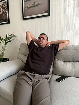 AdrianGarcia89 online show from April 18, 7:07 pm