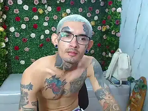 Boy tatto77 online show from December 19, 8:28 pm