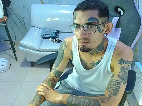 Boy tatto77 online show from April 25, 1:41 pm