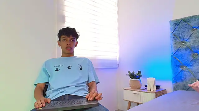 maxfrost 1 online show from December 21, 7:22 pm