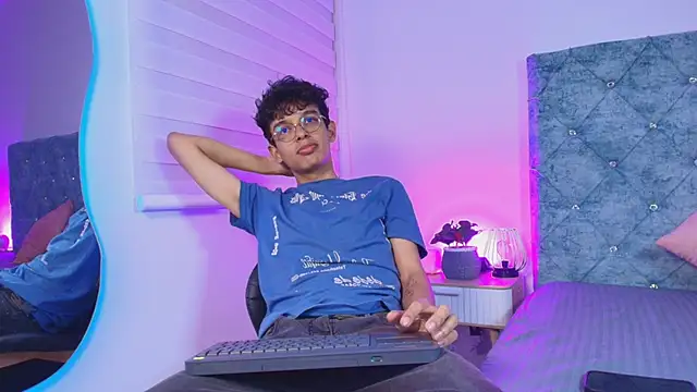 maxfrost 1 online show from January 18, 7:49 pm