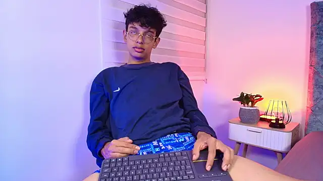 maxfrost 1 online show from January 9, 7:52 pm