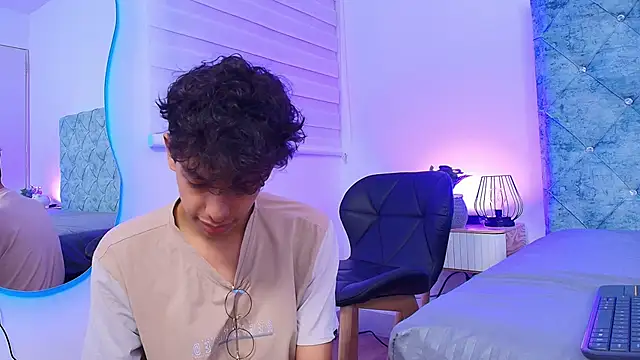 maxfrost 1 online show from January 17, 7:38 pm