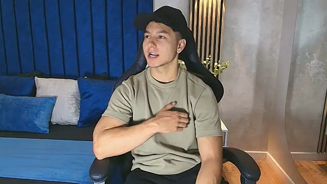 Noah Clarkk online show from June 23, 5:49 pm