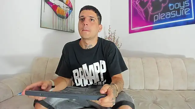 Hot Max 1 online show from December 22, 9:01 pm