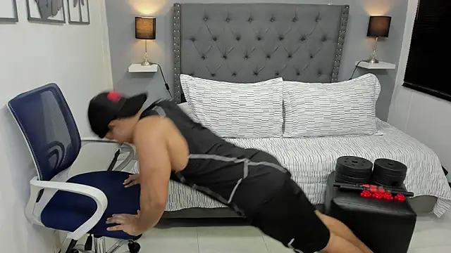 maxximo strong  online show from December 22, 8:06 pm