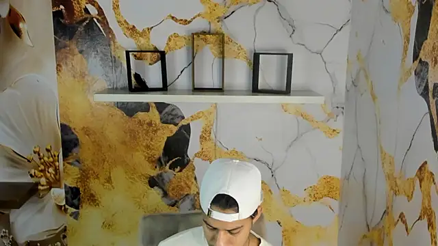 Victor LatinBoy online show from February 6, 3:03 am