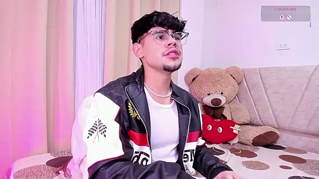 isaac saenzs online show from February 9, 12:43 pm