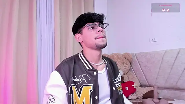 isaac saenzs online show from February 19, 10:06 pm