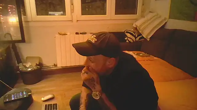 lokurasvarias online show from January 9, 11:10 pm