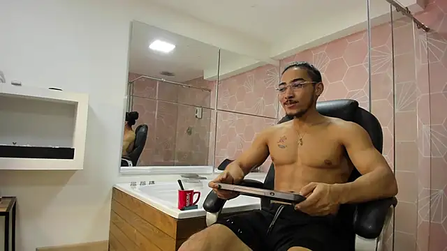 Maximo Zahir online show from February 1, 2:54 am