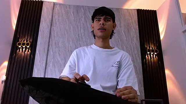 KevinBrooks  online show from February 9, 3:16 pm