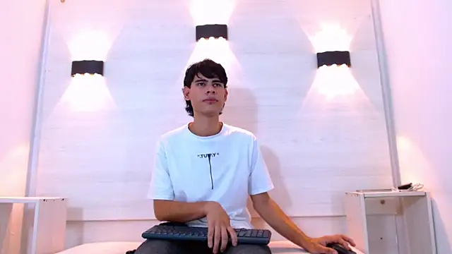 KevinBrooks  online show from February 14, 7:42 pm