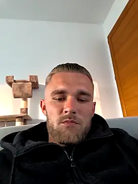 Benjamiinlt online show from April 28, 6:34 pm