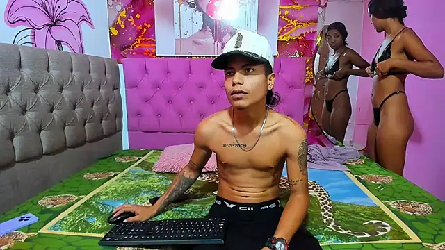 Nikoll couple online show from March 18, 3:59 pm