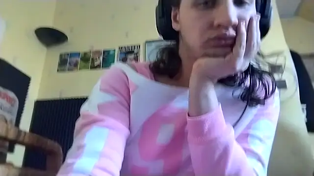 julialafemboy59 online show from March 21, 1:37 pm