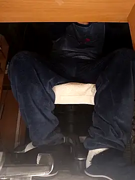 Tommybpdy online show from February 8, 10:36 pm