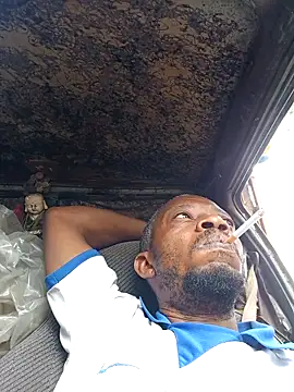 Negaomalinha1 online show from April 9, 2:56 pm