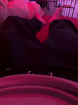 SamuelH59892 online show from April 8, 9:56 pm