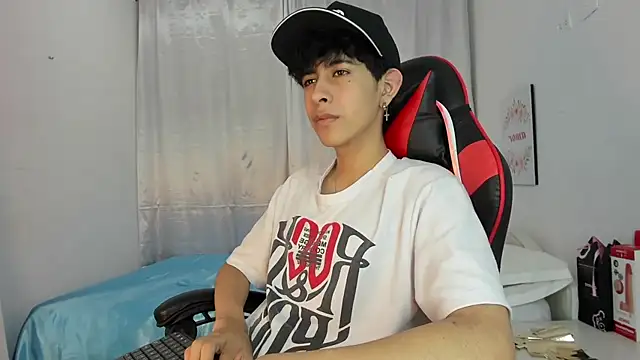 julian xx online show from April 29, 7:09 pm