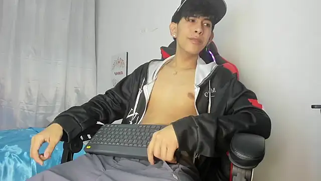 julian xx online show from April 23, 8:00 pm