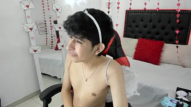 julian xx online show from February 22, 10:33 pm