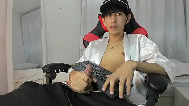 julian xx online show from May 8, 7:58 pm