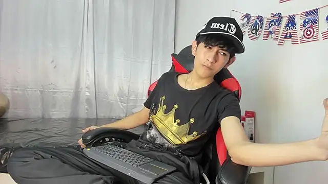 julian xx online show from May 15, 8:06 pm