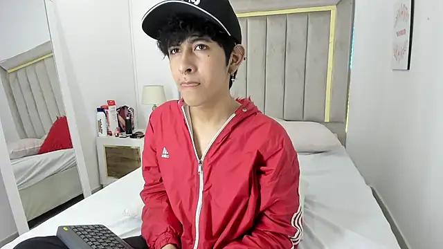 julian xx online show from January 18, 7:16 pm