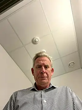 Pierre4tjyxx online show from April 28, 3:49 pm