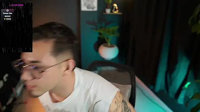 Leo Valmore online show from February 14, 12:49 am