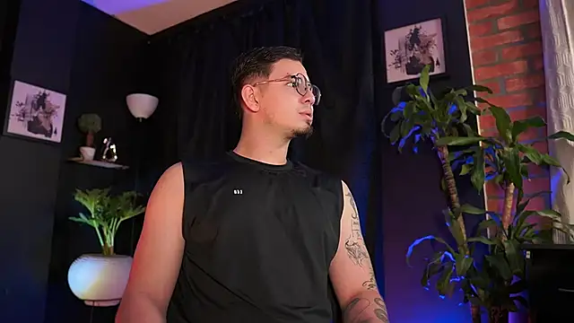 Leo Valmore online show from February 5, 12:50 am