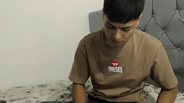 Loganjhonson19 online show from February 18, 3:59 am