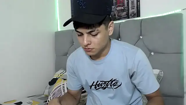 Loganjhonson19 online show from February 1, 2:32 am