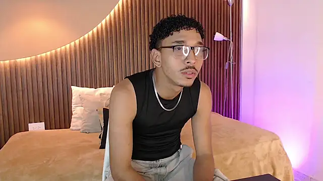 Julian Dark  online show from February 4, 3:56 am