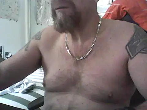 loudandproud online show from June 18, 12:23 am