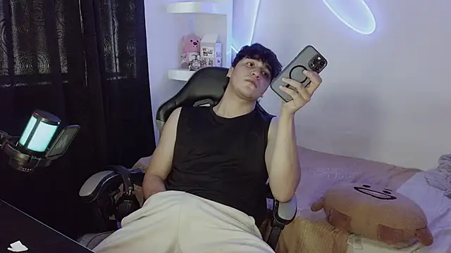 NoahUncutX online show from January 11, 10:13 pm