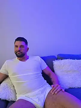 Angelo 33 online show from February 6, 8:06 pm