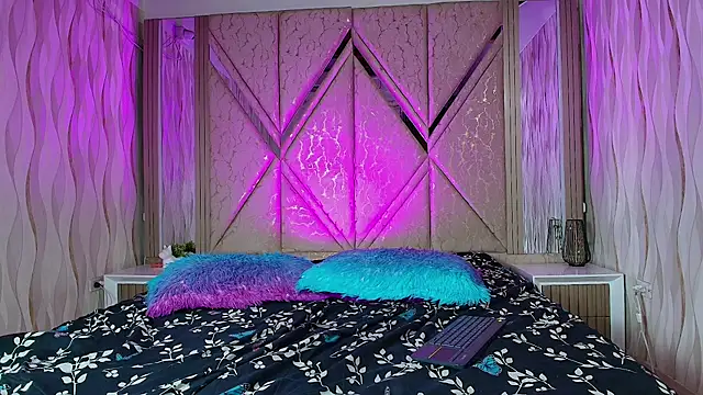 Thebigtwinkk online show from January 6, 9:30 pm