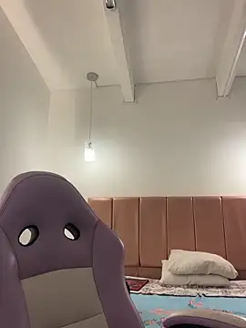 Iamcami  online show from March 4, 7:21 pm