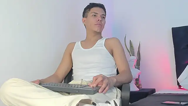 Marcus Moreno online show from March 27, 8:32 pm