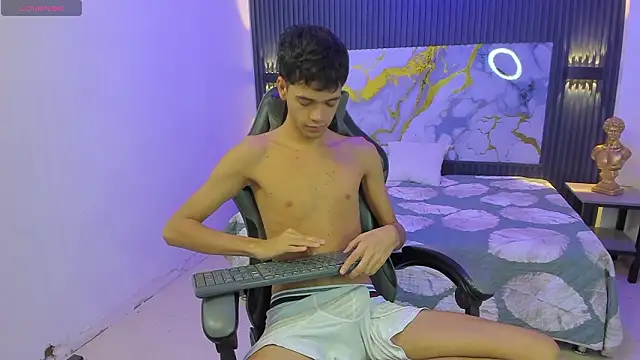 Dark Desiree18 online show from March 24, 12:10 pm