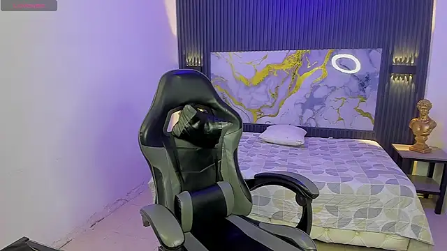 Dark Desiree18 online show from March 31, 12:51 pm