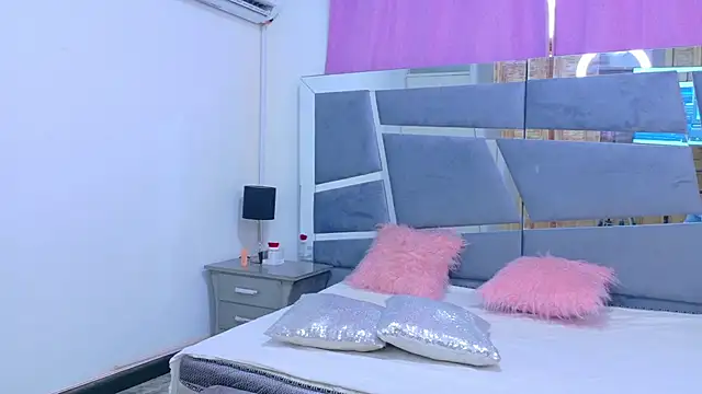 Scook Gray  online show from January 14, 8:45 pm