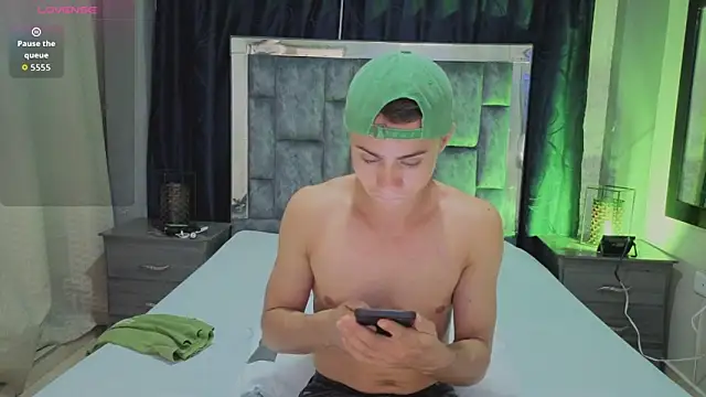 LeoMonnroe online show from April 26, 4:59 pm