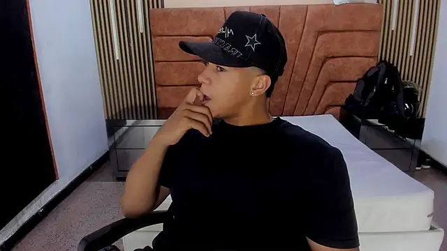 MATHY ROBERT online show from February 4, 7:53 pm