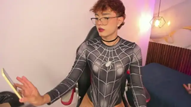 ReneePaz online show from April 23, 6:32 pm