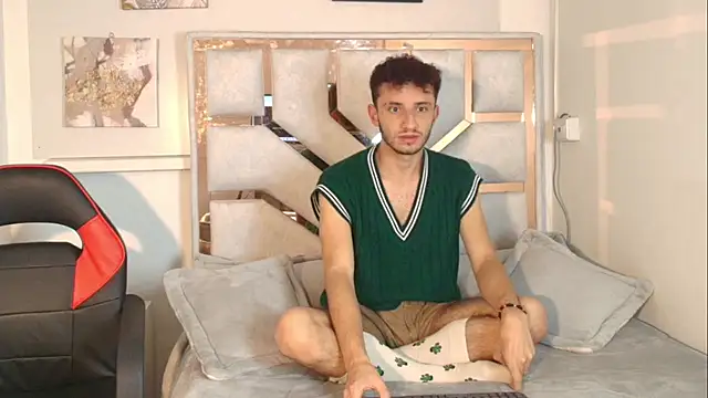 Curlystartt online show from January 17, 2:20 pm