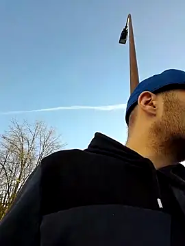 80julien online show from February 26, 3:46 pm