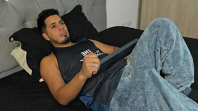 Kiltrohot online show from February 14, 1:22 am